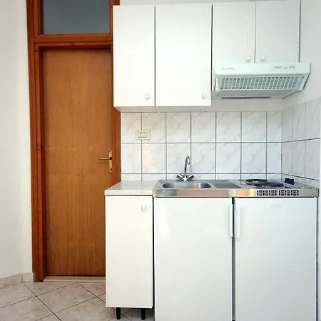 With A Parking Space Duce, Omis - 3190 *